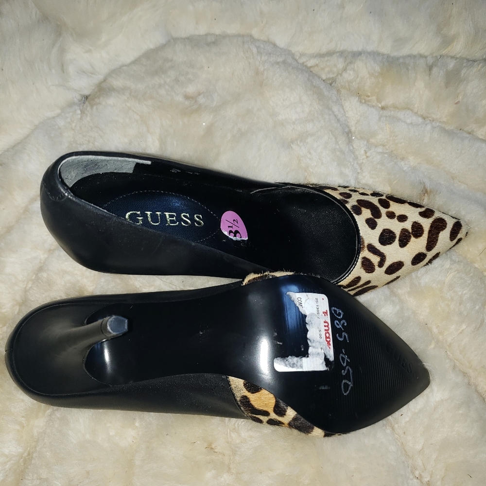 Leopard Guess pumps